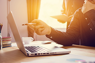 COMMENT L'ACOSS OPTIMISE SA TRESORERIE ET SECURISE SES RISQUES DE CREDIT ?
